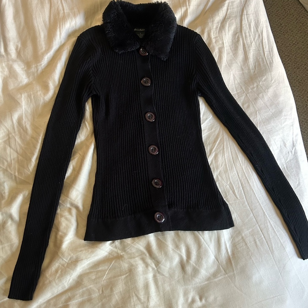 Vintage Guess knit ribbed full button down cardigan in black with fur collar